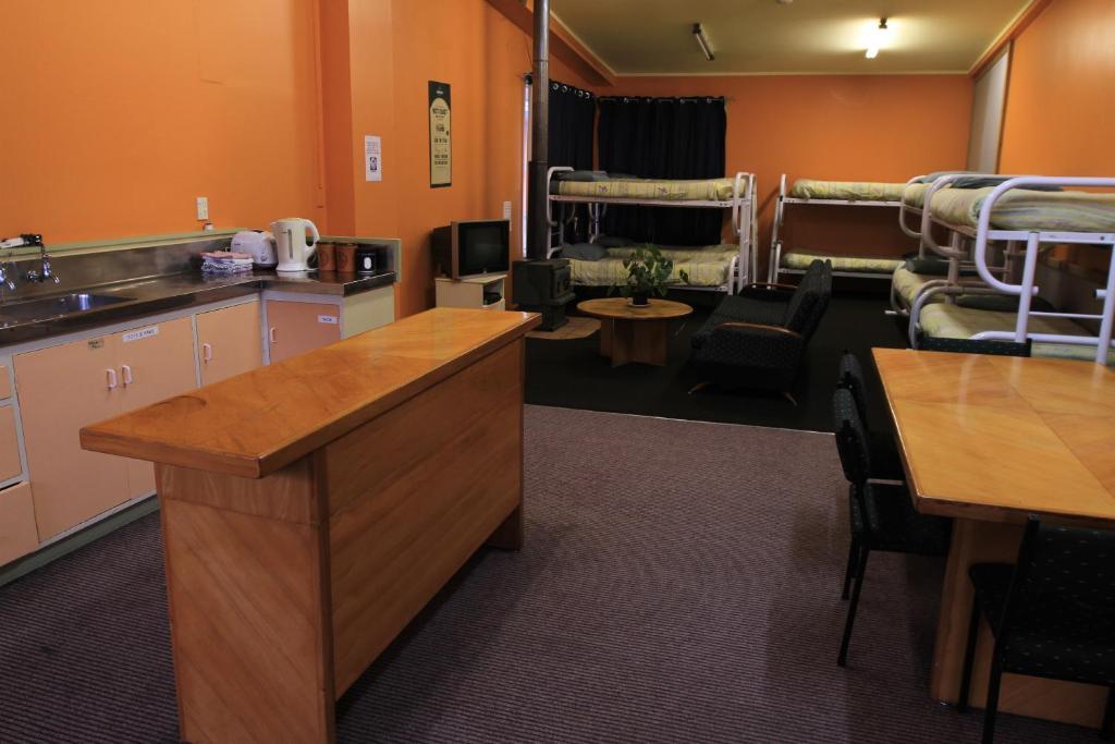 Bazil'S Backpackers Bbh Hostel & Surf School ويستبورت الغرفة الصورة