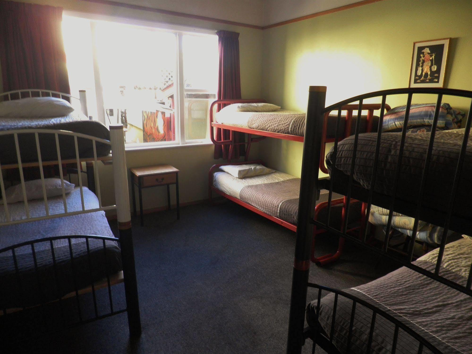 Bazil'S Backpackers Bbh Hostel & Surf School ويستبورت المظهر الخارجي الصورة