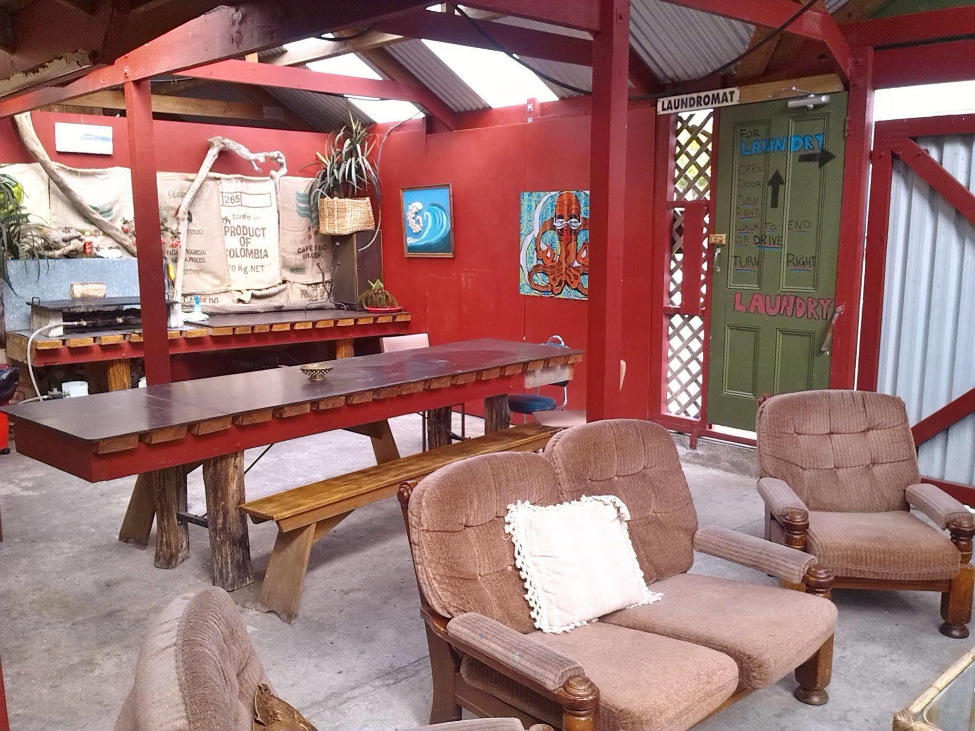 Bazil'S Backpackers Bbh Hostel & Surf School ويستبورت المظهر الخارجي الصورة