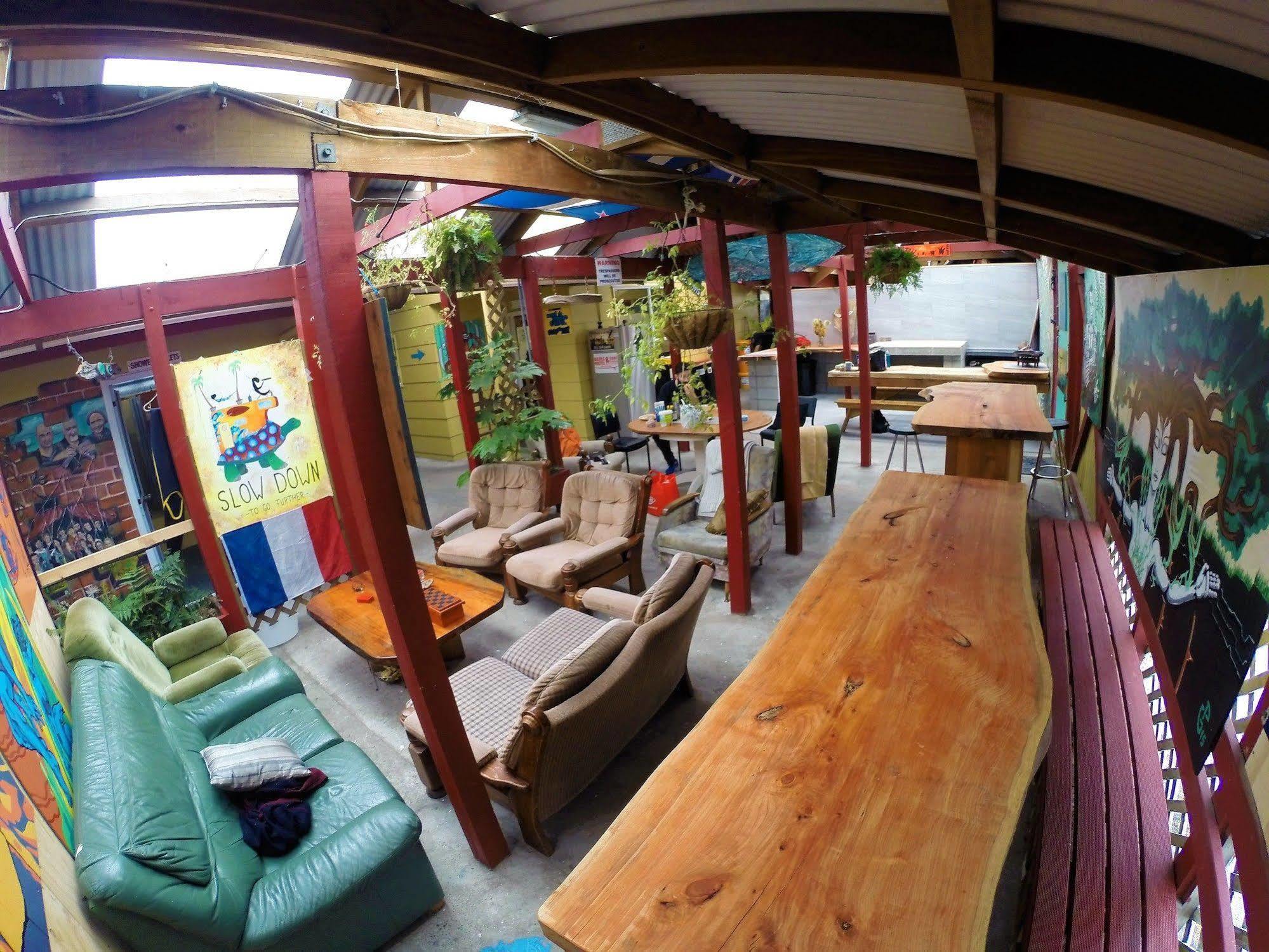 Bazil'S Backpackers Bbh Hostel & Surf School ويستبورت المظهر الخارجي الصورة