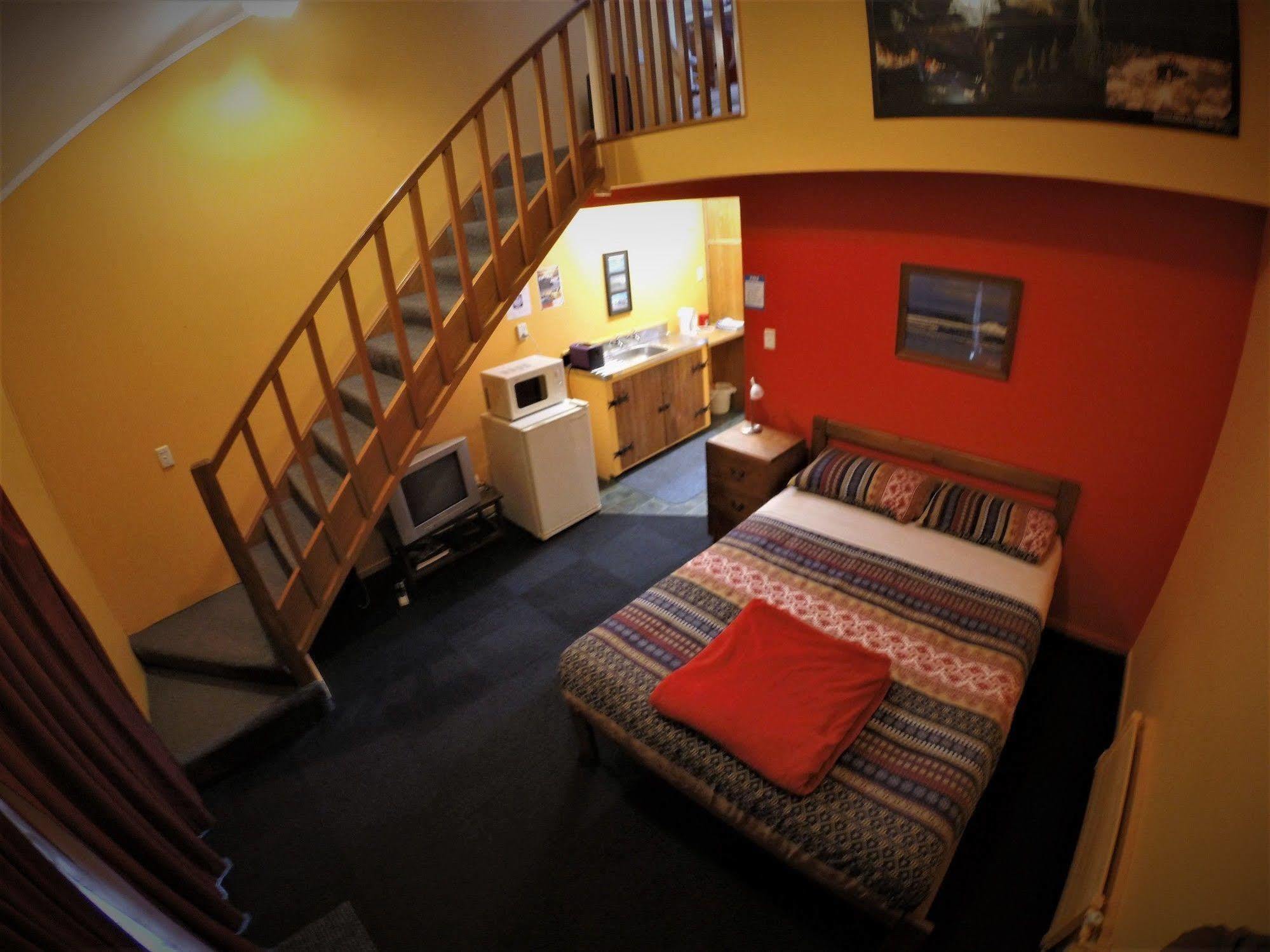 Bazil'S Backpackers Bbh Hostel & Surf School ويستبورت المظهر الخارجي الصورة