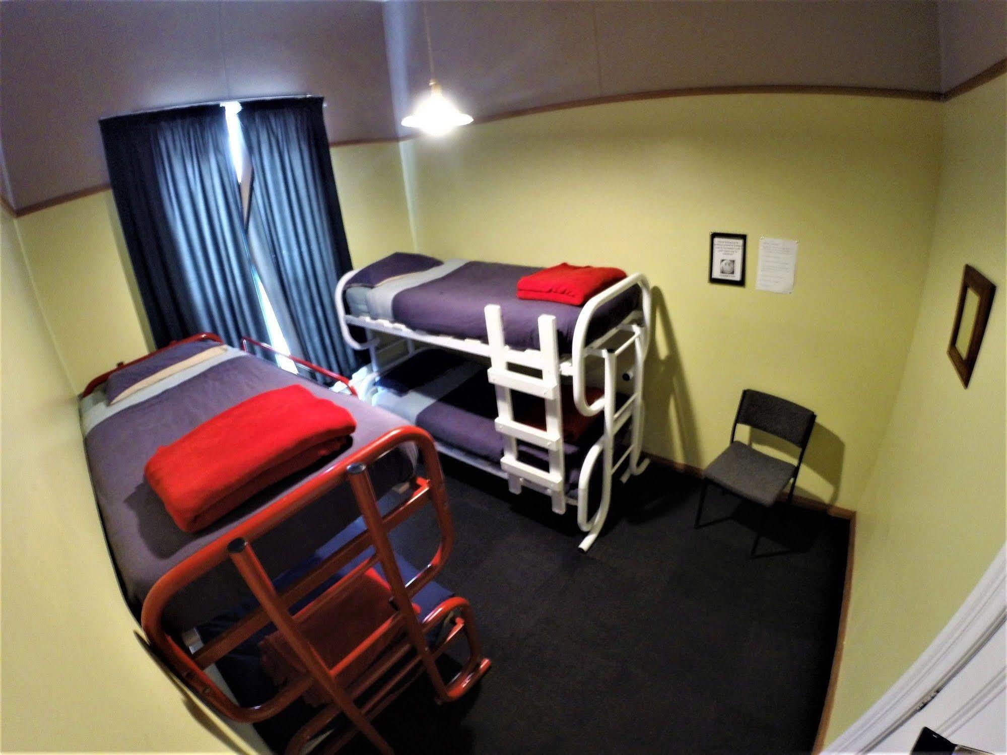 Bazil'S Backpackers Bbh Hostel & Surf School ويستبورت المظهر الخارجي الصورة