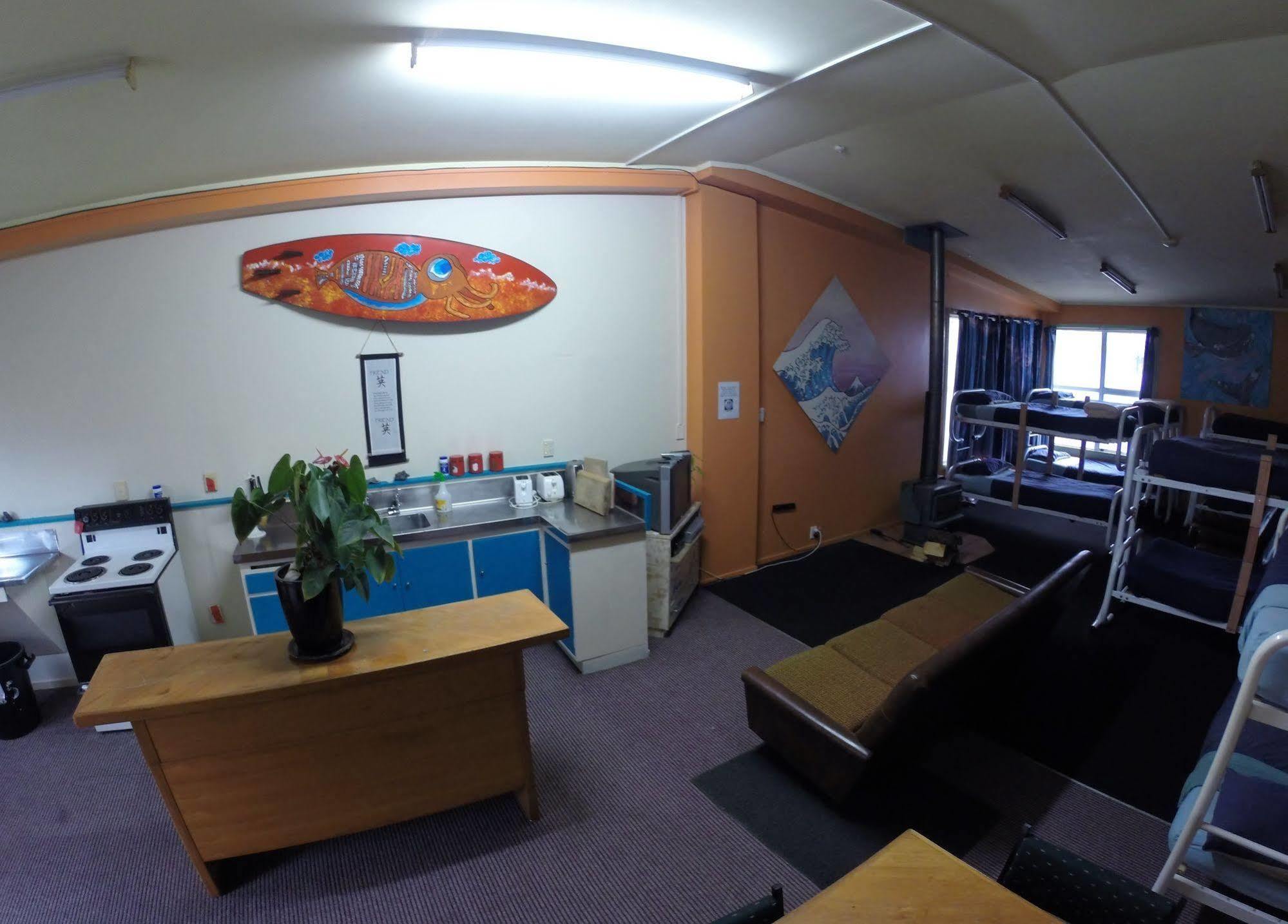 Bazil'S Backpackers Bbh Hostel & Surf School ويستبورت المظهر الخارجي الصورة