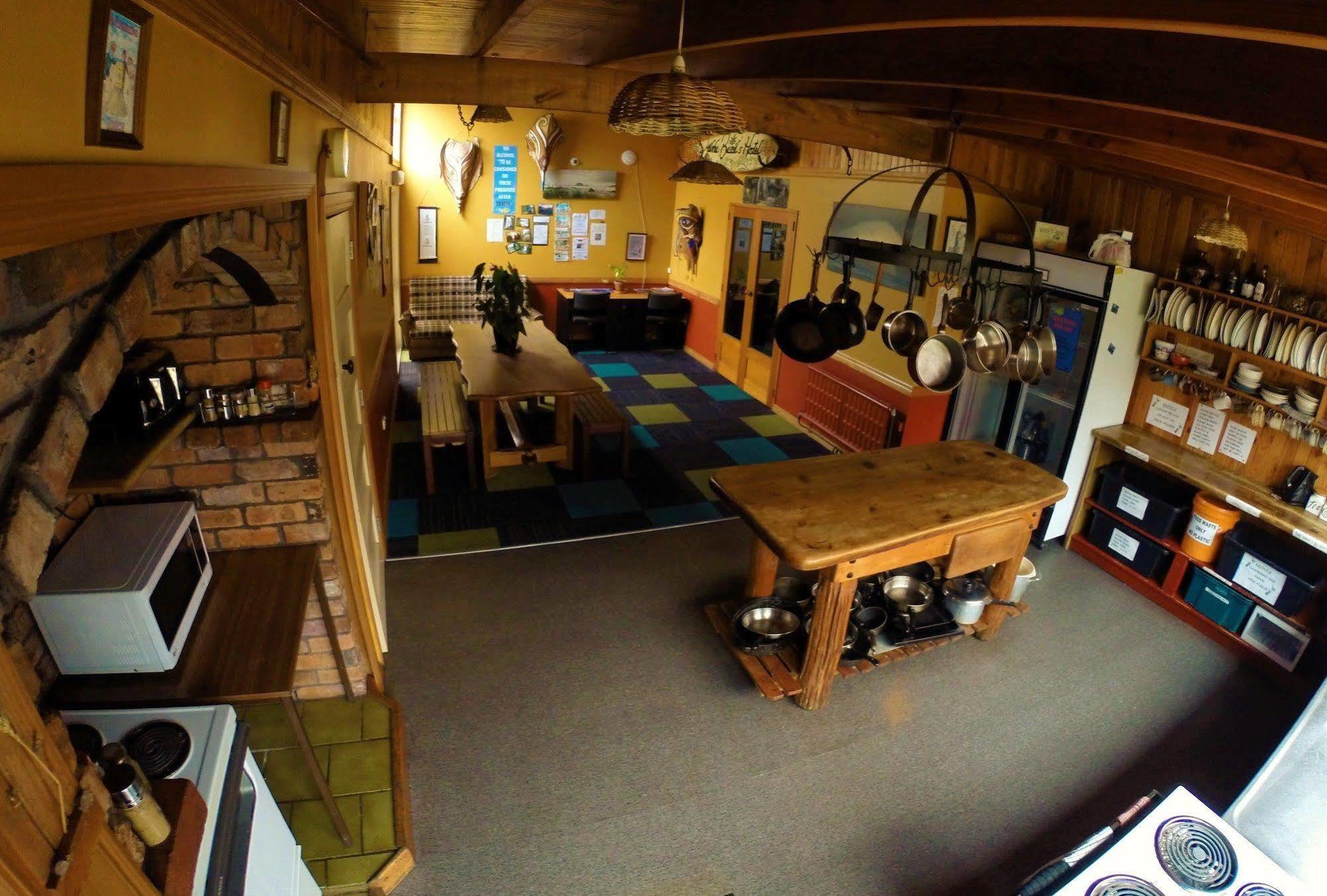 Bazil'S Backpackers Bbh Hostel & Surf School ويستبورت المظهر الخارجي الصورة